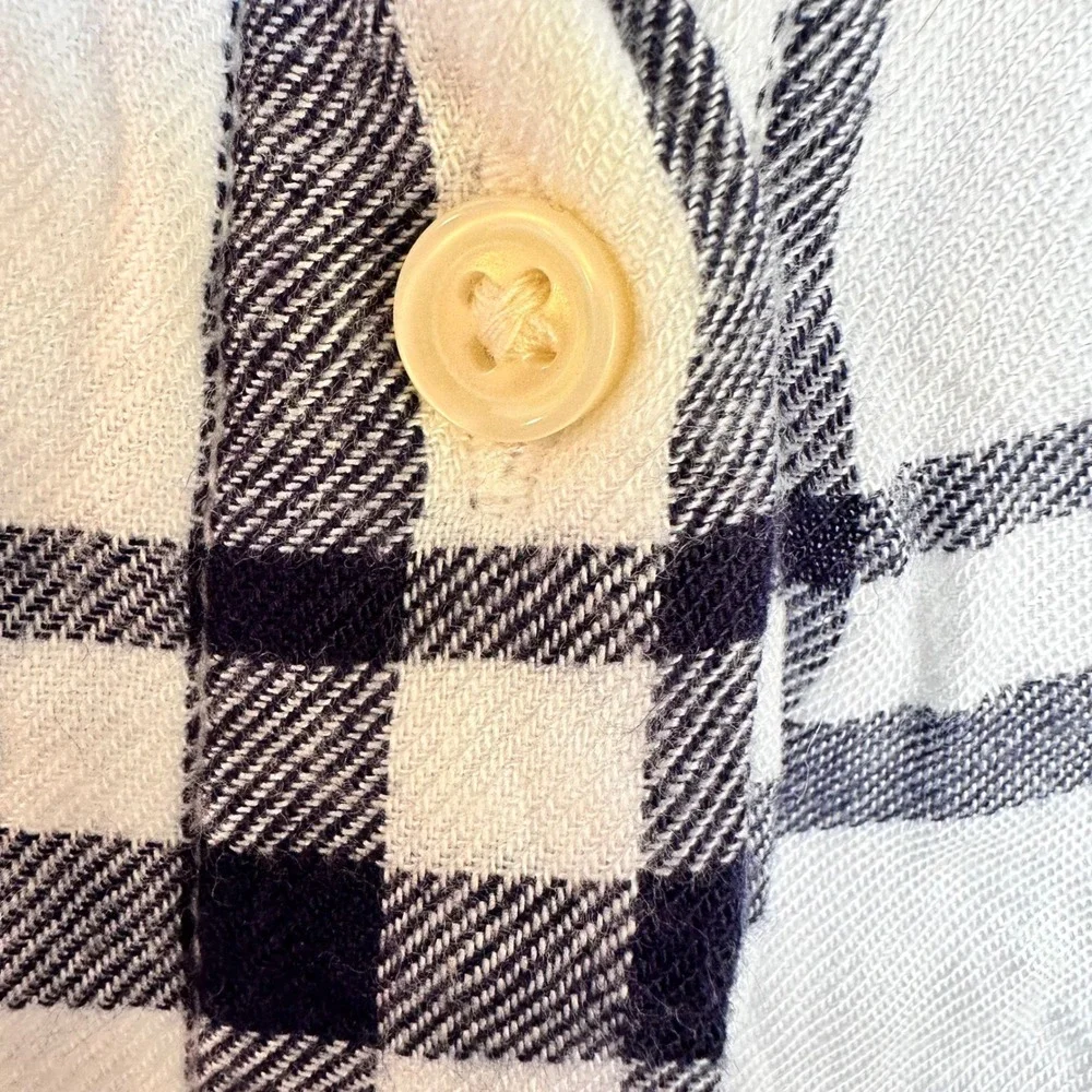 Old Navy The Classic Shirt Womens XL White Navy Plaid Rayon Button Down Long Slv